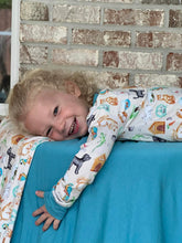 Load image into Gallery viewer, Purrfect Pets quilted Blanket