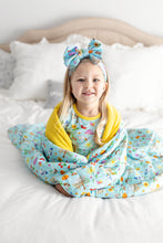 Load image into Gallery viewer, Seasons quilted Blanket