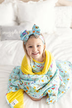 Load image into Gallery viewer, Seasons quilted Blanket