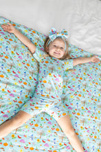 Load image into Gallery viewer, Seasons quilted Blanket