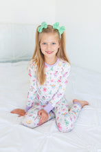 Load image into Gallery viewer, Grassy Green Bamboo Alligator clip Bows