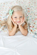 Load image into Gallery viewer, Grassy Green Bamboo Alligator clip Bows