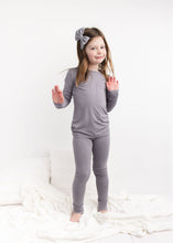 Load image into Gallery viewer, Groovy Grey Bamboo Alligator Clip Bows
