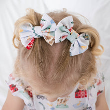 Load image into Gallery viewer, Friendly Farm Bamboo Alligator Clip Bows
