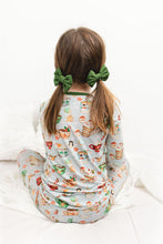 Load image into Gallery viewer, Green Grey Cocoa Cups Bamboo Alligator Clip Bows
