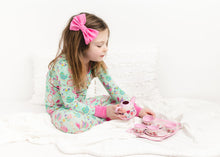 Load image into Gallery viewer, Pretty Pink Bamboo Alligator Clip Bows
